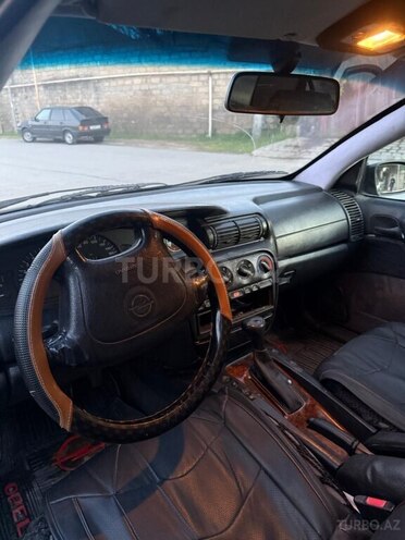 Opel Omega-15