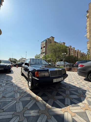 Mercedes 190-1