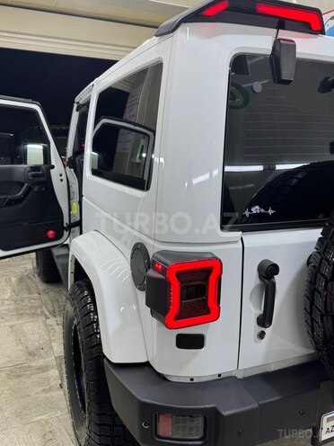 Jeep Wrangler-21