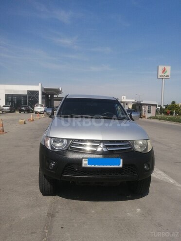 Mitsubishi L200-1