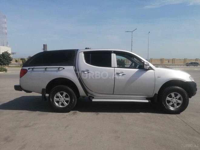 Mitsubishi L200-4