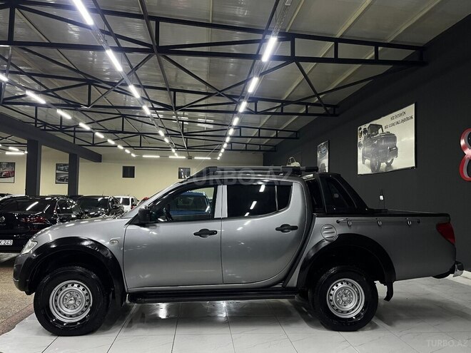 Mitsubishi L200-4