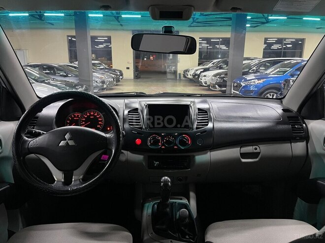 Mitsubishi L200-8