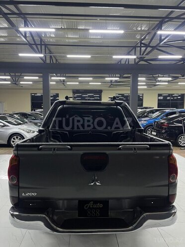 Mitsubishi L200-9