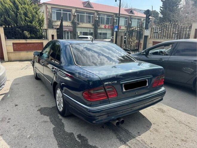 Mercedes E 240-2