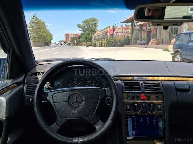 Mercedes E 280-9