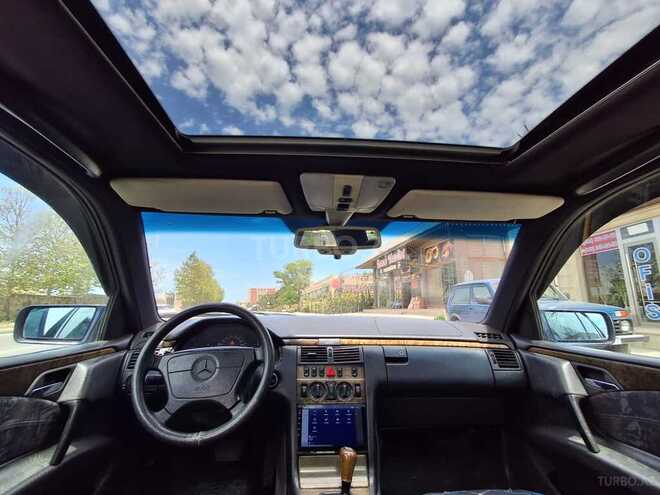 Mercedes E 280-7