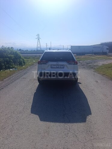 Toyota RAV4-8