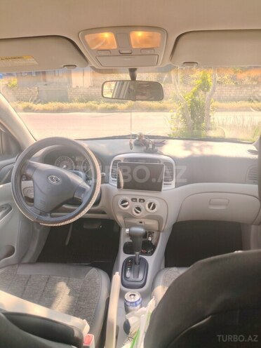 Hyundai Accent-10