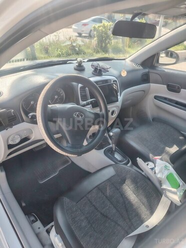 Hyundai Accent-11