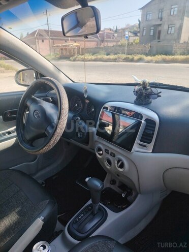Hyundai Accent-12