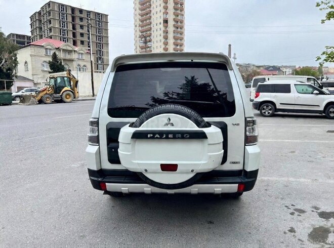 Mitsubishi Pajero-3