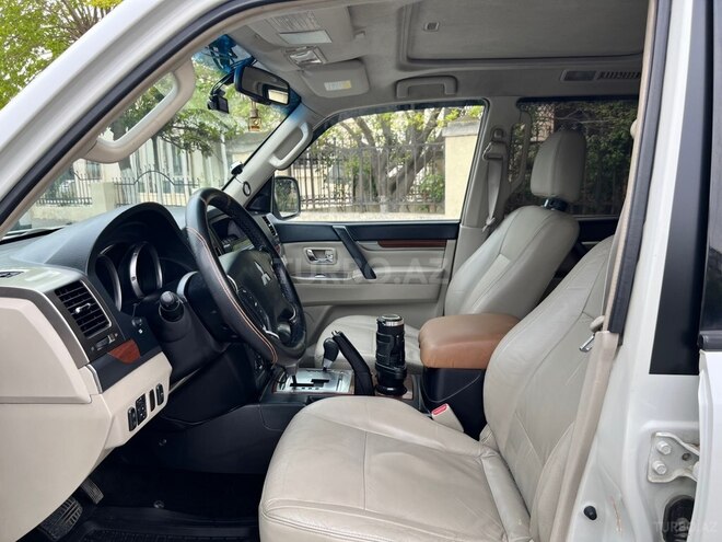 Mitsubishi Pajero-8