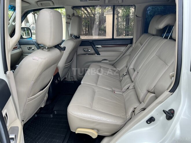 Mitsubishi Pajero-9