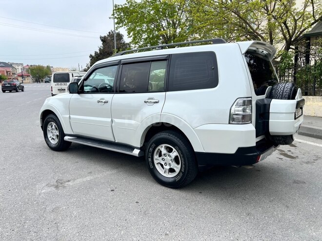 Mitsubishi Pajero-6