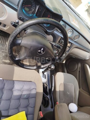 Mitsubishi Outlander-12