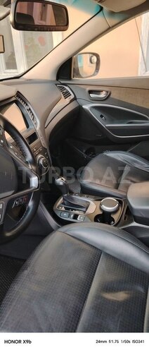 Hyundai Santa Fe-12