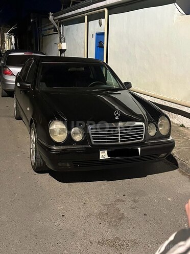 Mercedes E 200-2