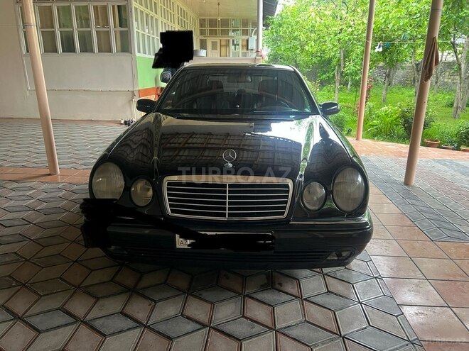 Mercedes E 200-1
