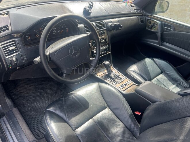 Mercedes E 200-10
