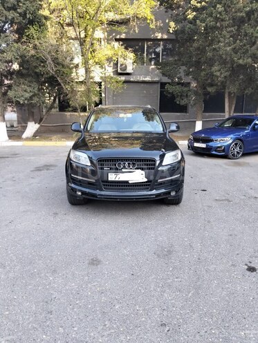 Audi Q7-1