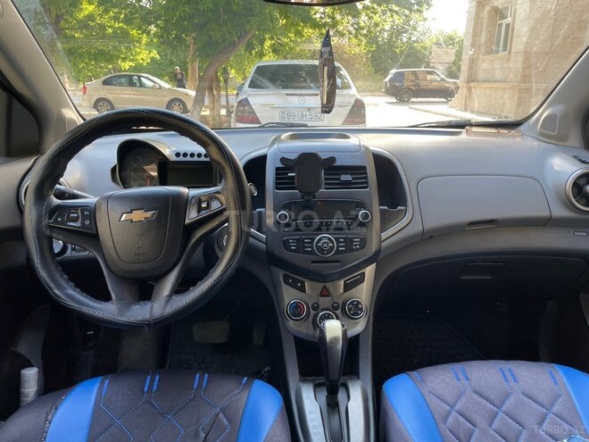 Chevrolet Aveo-5