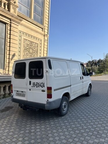 Ford Transit-4