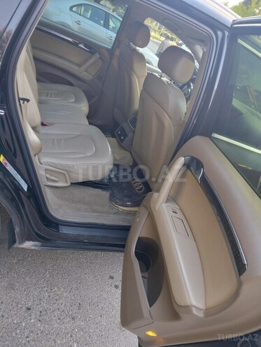 Audi Q7-4