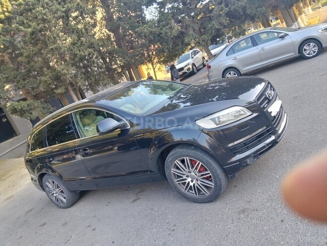 Audi Q7-6
