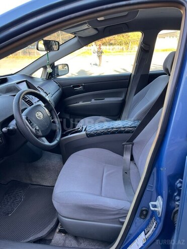 Toyota Prius-11