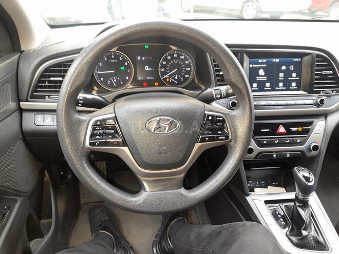 Hyundai Elantra-18