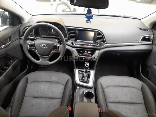 Hyundai Elantra-10
