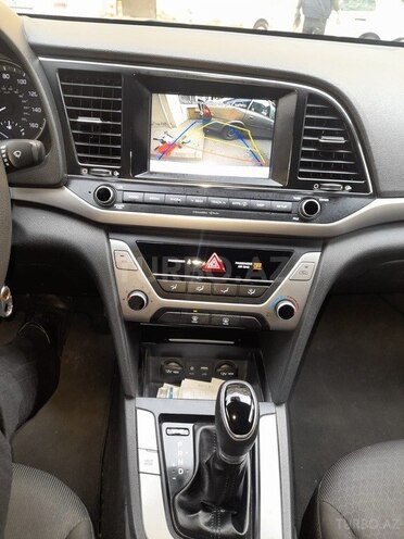 Hyundai Elantra-8