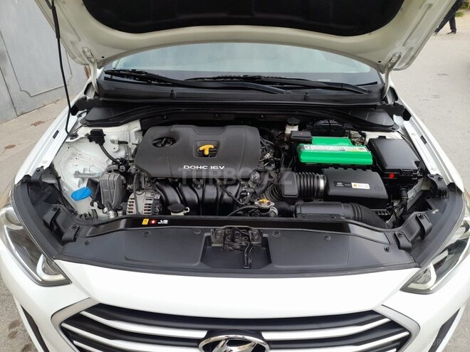 Hyundai Elantra-15