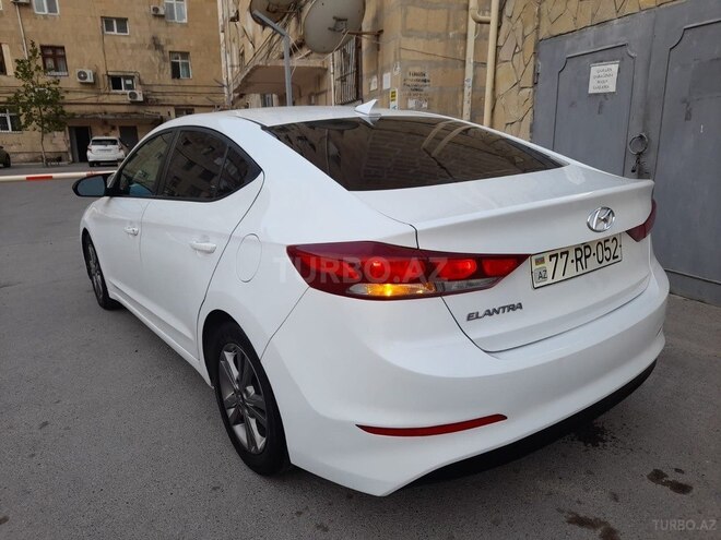 Hyundai Elantra-4