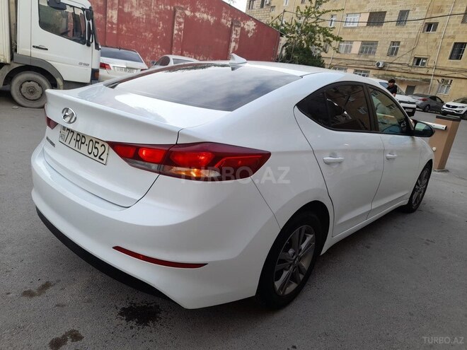 Hyundai Elantra-5