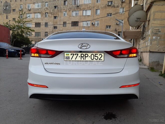 Hyundai Elantra-6