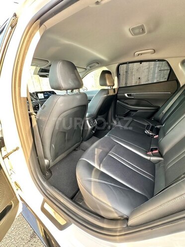 Hyundai Sonata-14