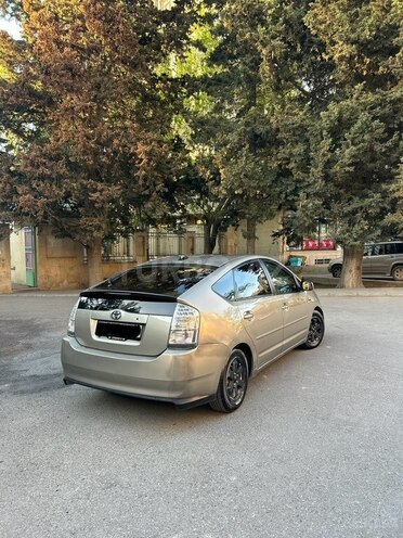 Toyota Prius-4