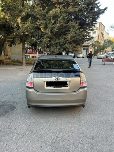 Toyota Prius-12