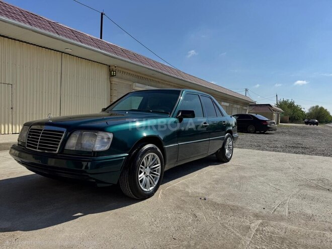 Mercedes 220 E-2