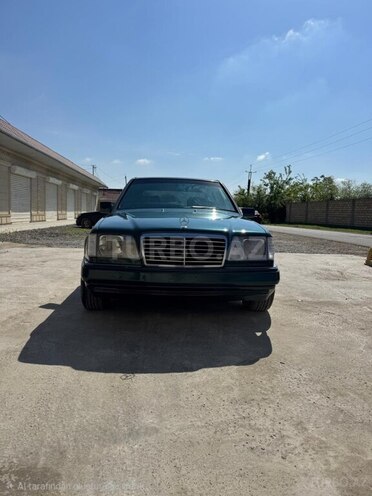 Mercedes 220 E-1