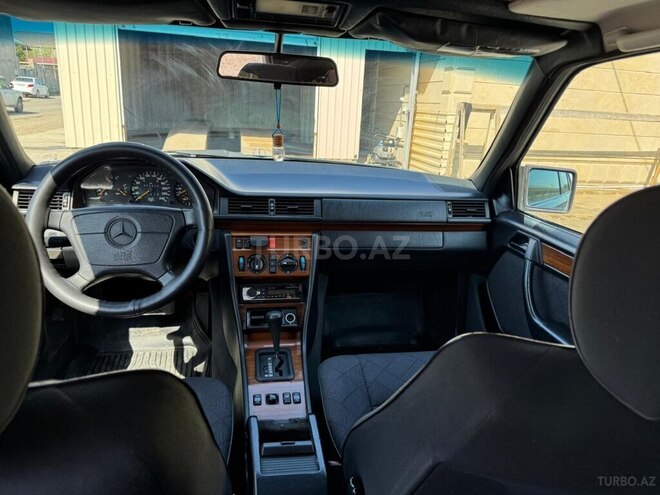 Mercedes 220 E-5