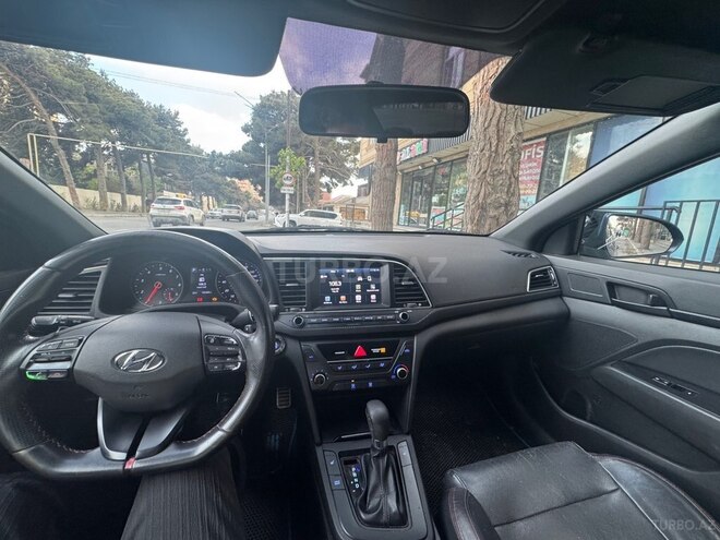 Hyundai Elantra-3