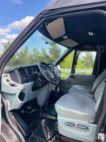 Ford Transit-3