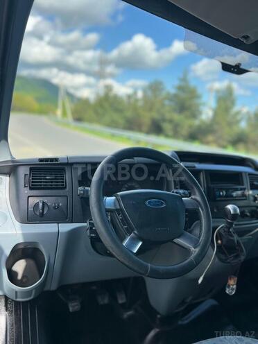 Ford Transit-4