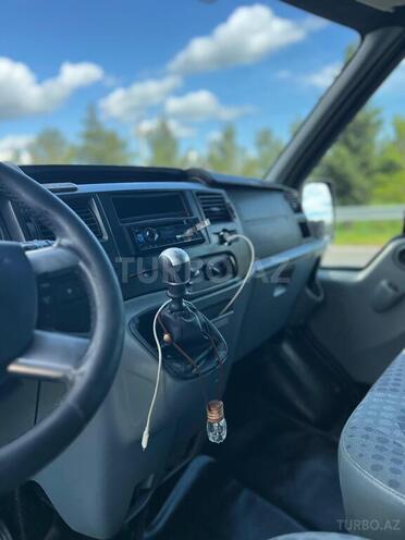 Ford Transit-5