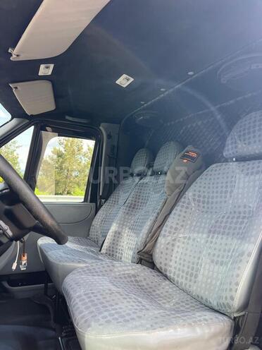 Ford Transit-16