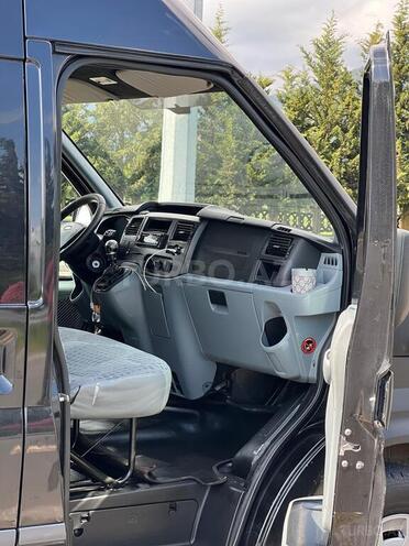 Ford Transit-17