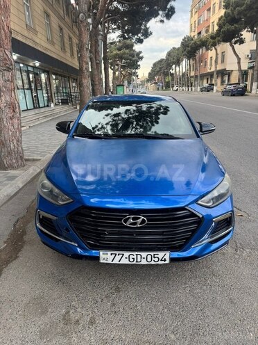 Hyundai Elantra-11